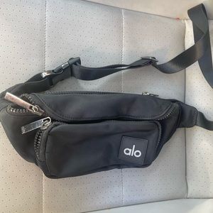 Alo yoga fanny pack